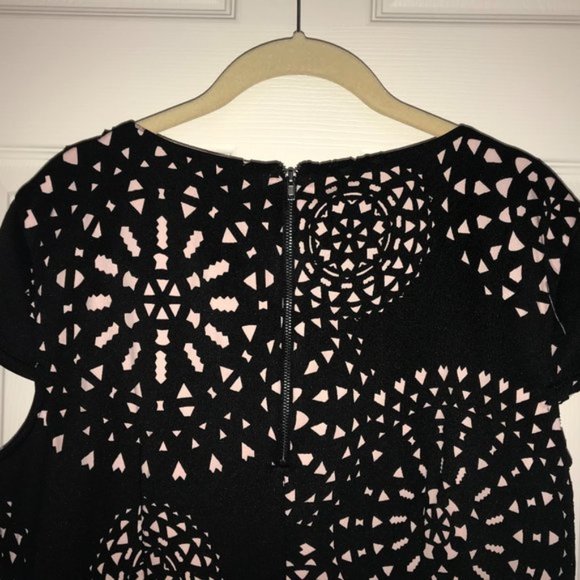 EUC! Women's Laser-Cut Scuba Cap Sleeve Dress - Picture 5 of 11